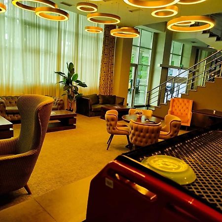 Green Tower Hotel ティビリシ エクステリア 写真
