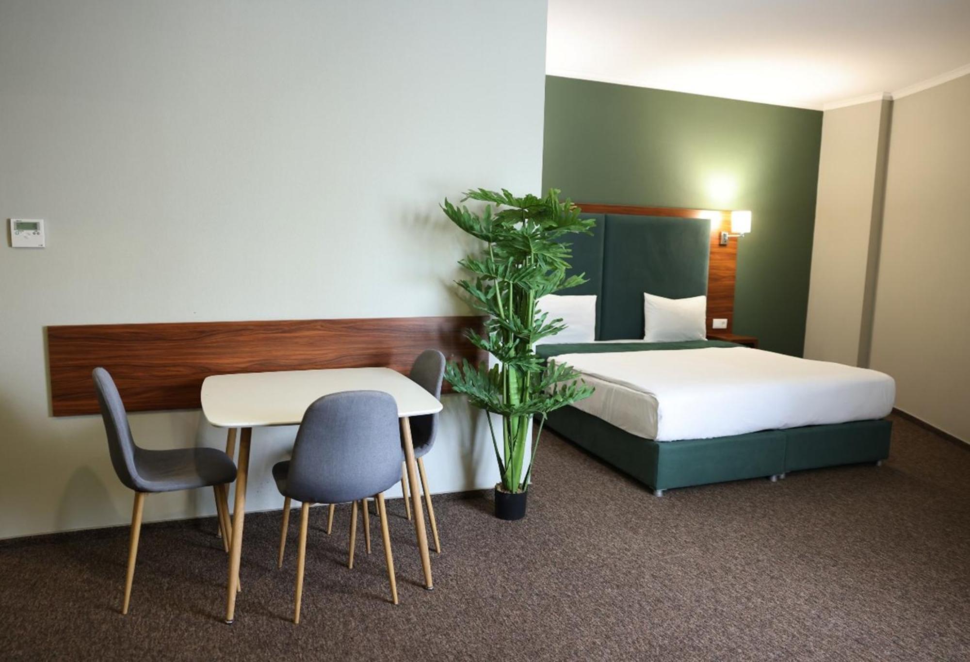 Green Tower Hotel ティビリシ エクステリア 写真