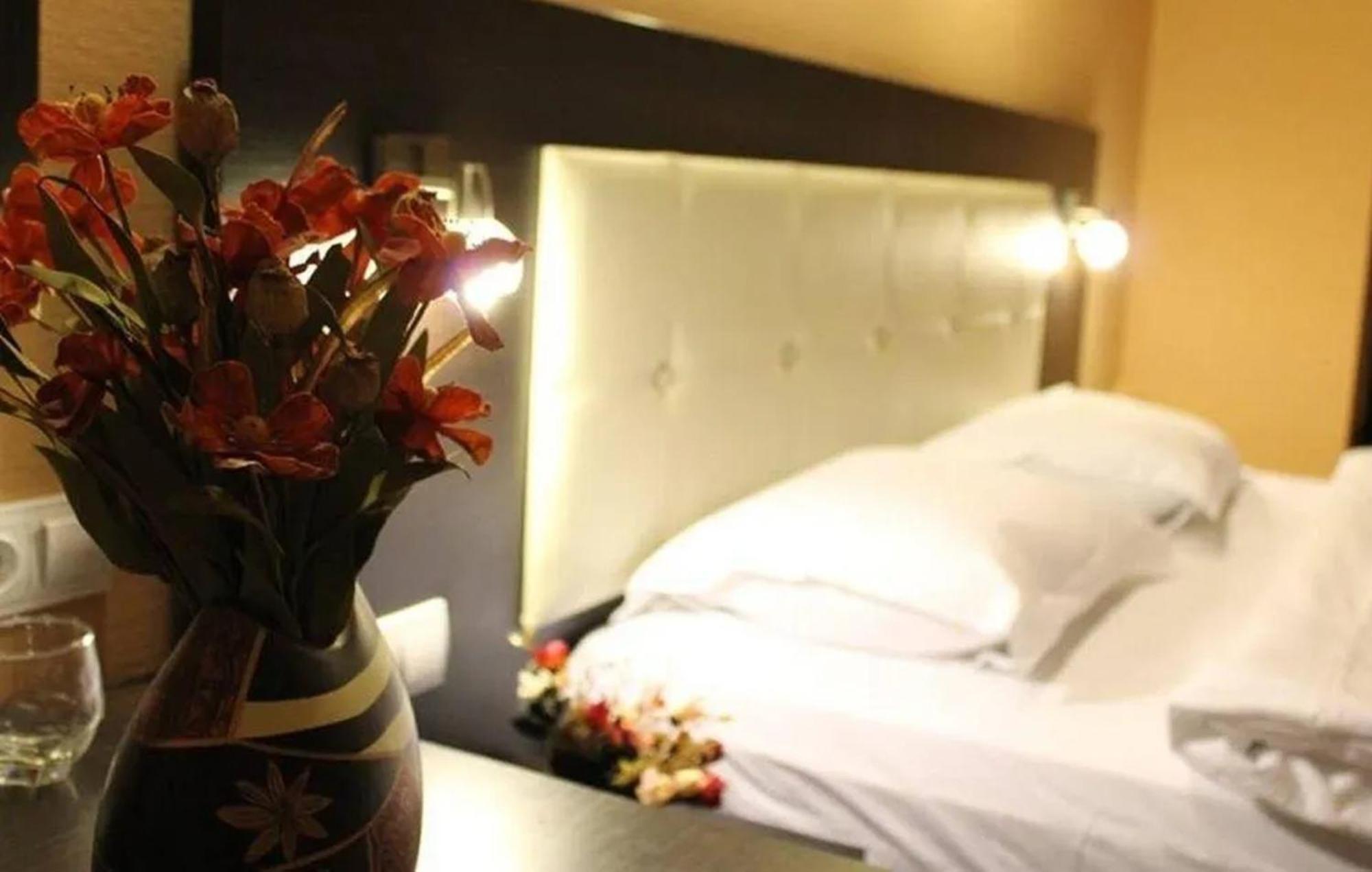 Green Tower Hotel ティビリシ エクステリア 写真