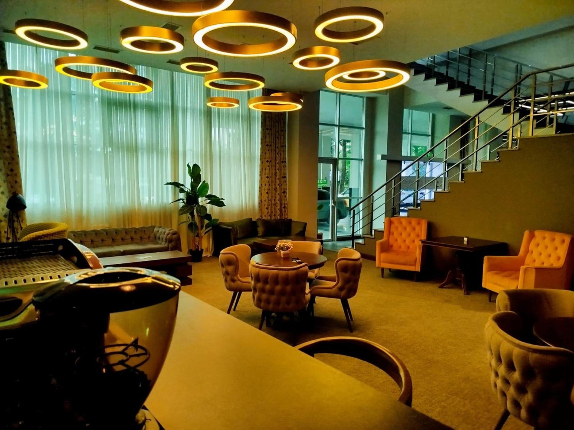 Green Tower Hotel ティビリシ エクステリア 写真