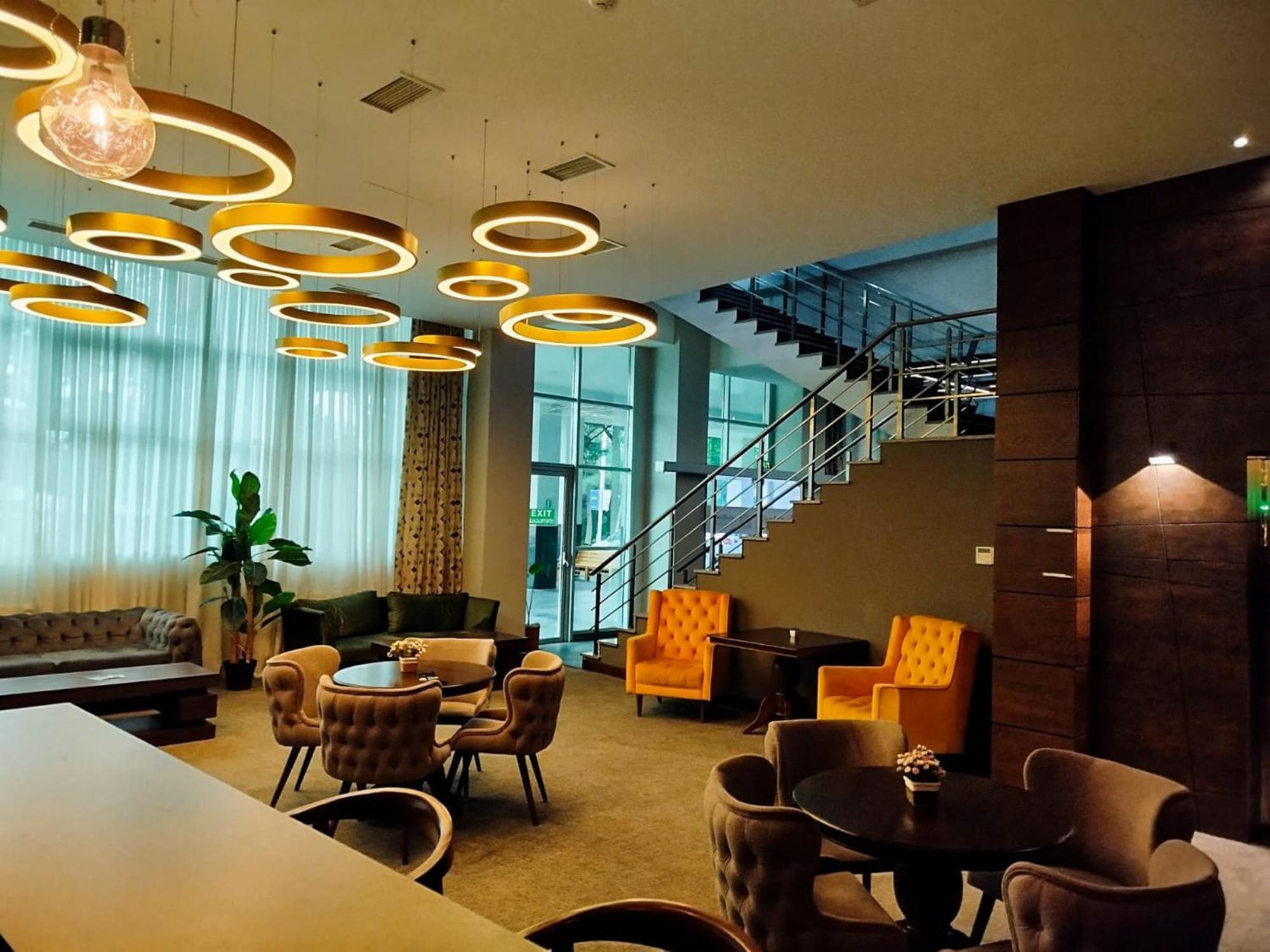 Green Tower Hotel ティビリシ エクステリア 写真