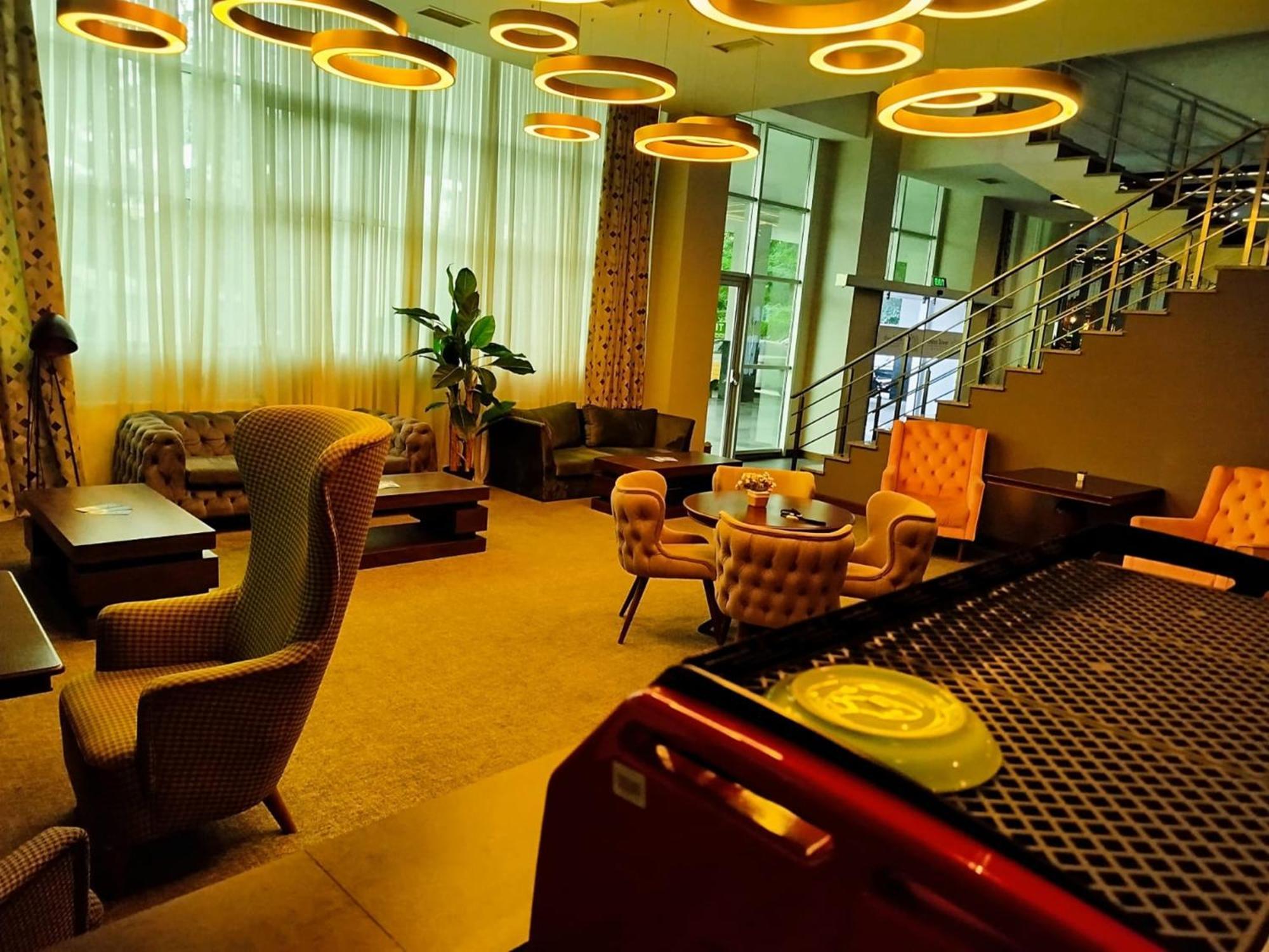 Green Tower Hotel ティビリシ エクステリア 写真