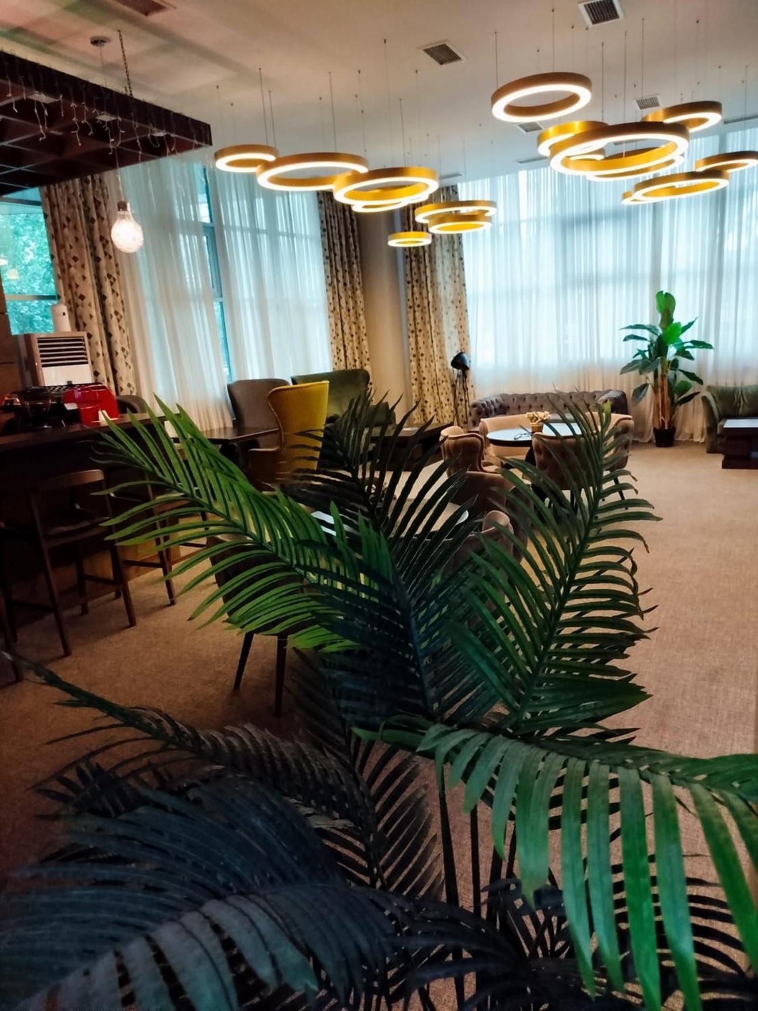 Green Tower Hotel ティビリシ エクステリア 写真