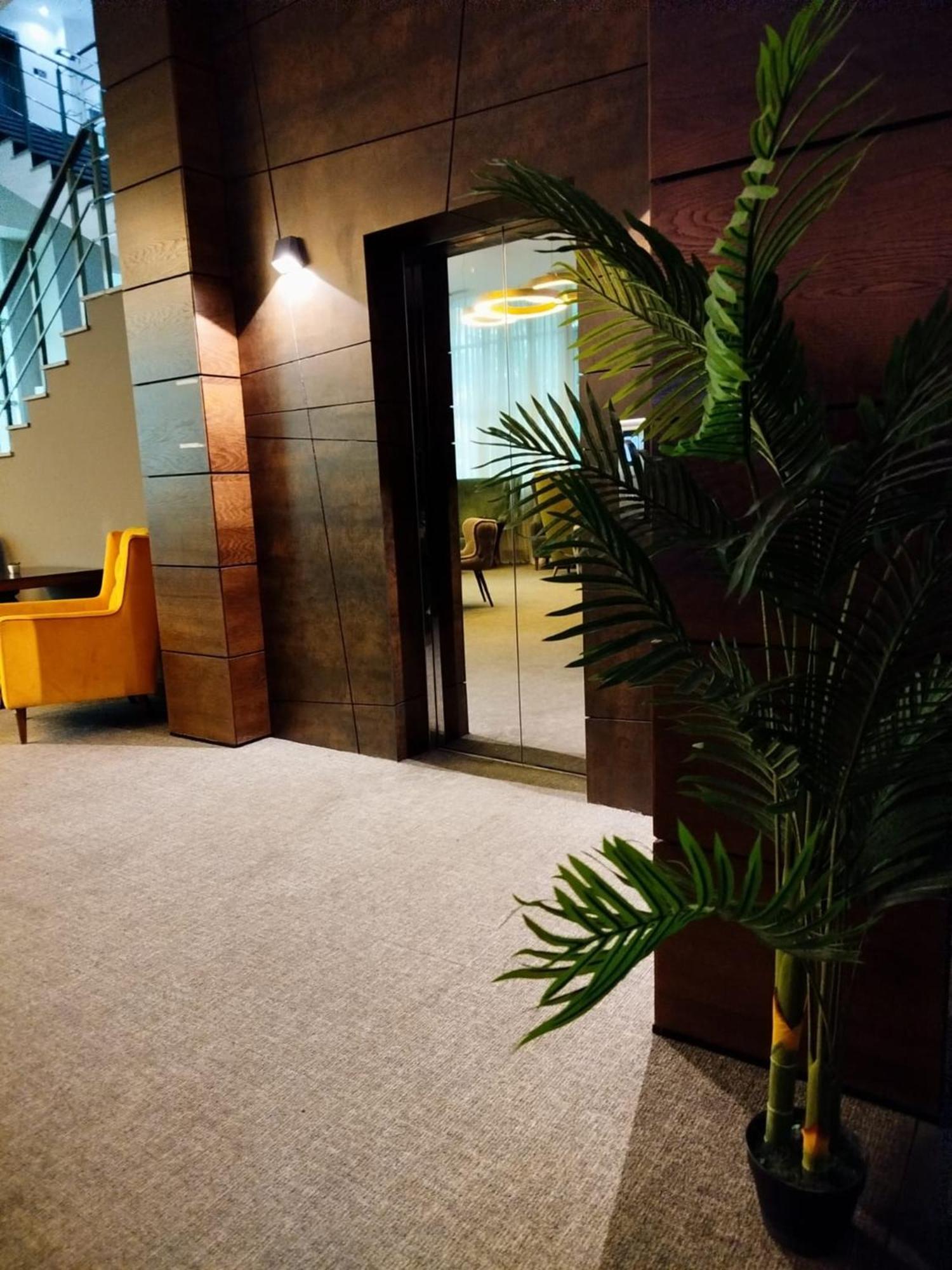 Green Tower Hotel ティビリシ エクステリア 写真