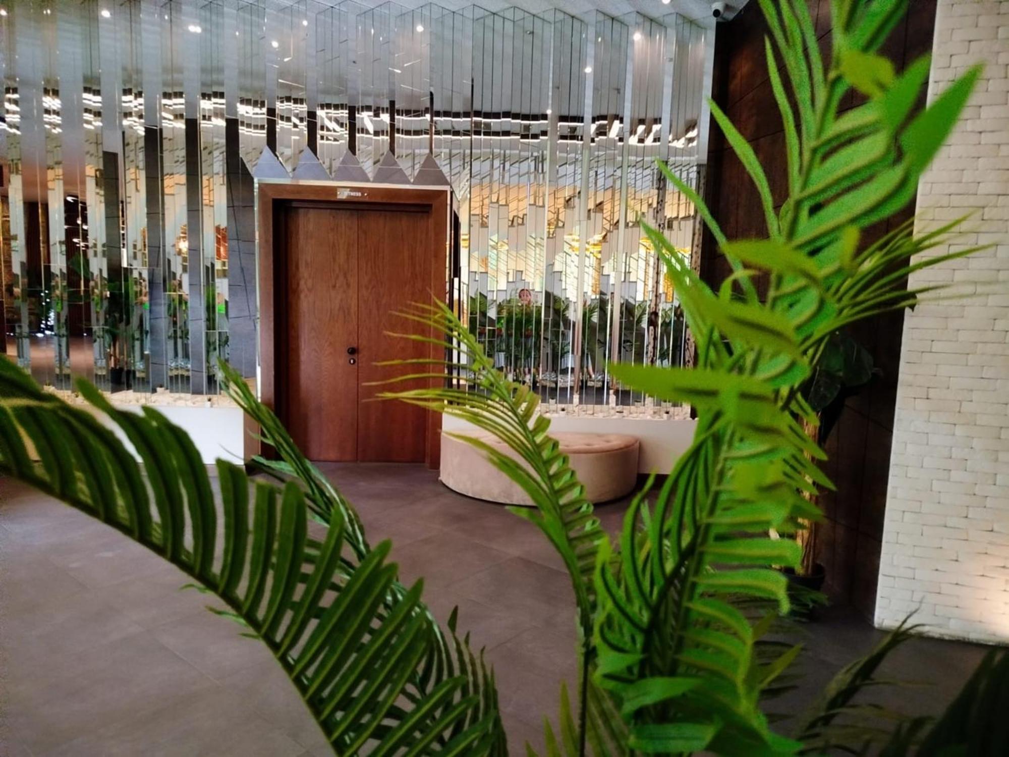 Green Tower Hotel ティビリシ エクステリア 写真