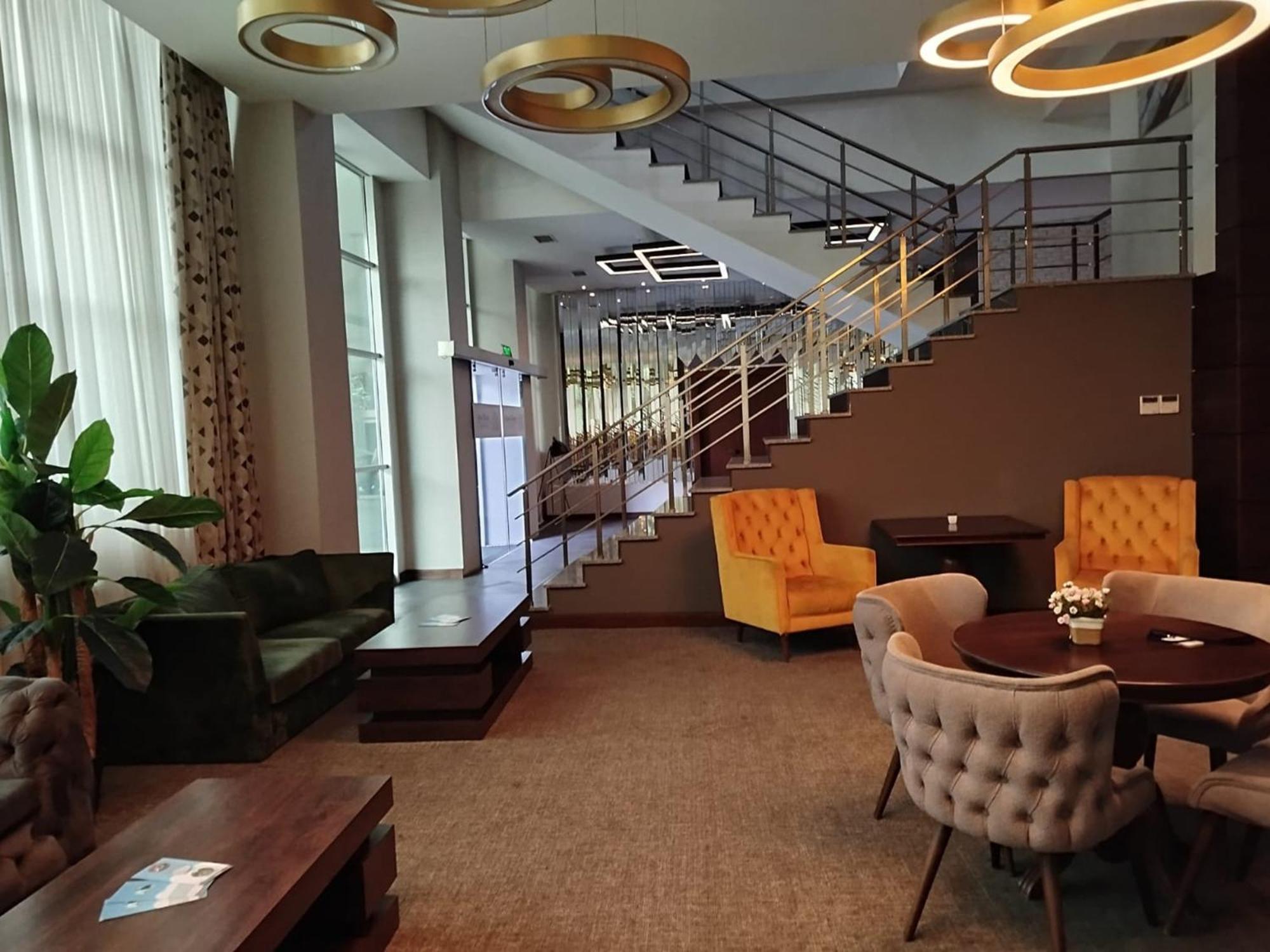Green Tower Hotel ティビリシ エクステリア 写真