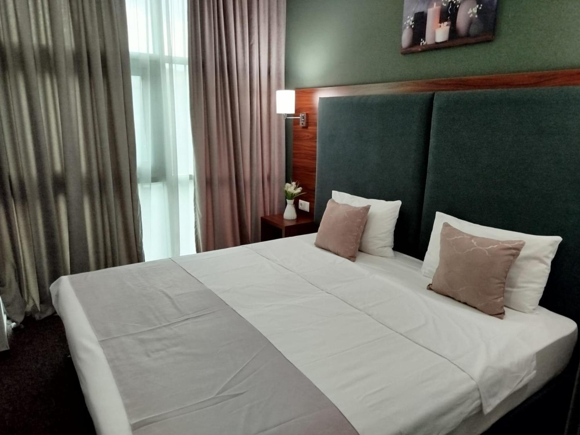 Green Tower Hotel ティビリシ エクステリア 写真