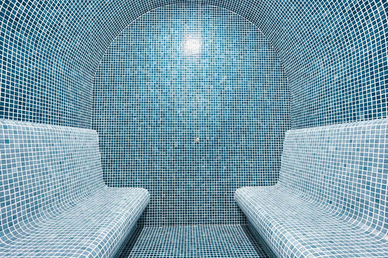 Green Tower Hotel ティビリシ エクステリア 写真